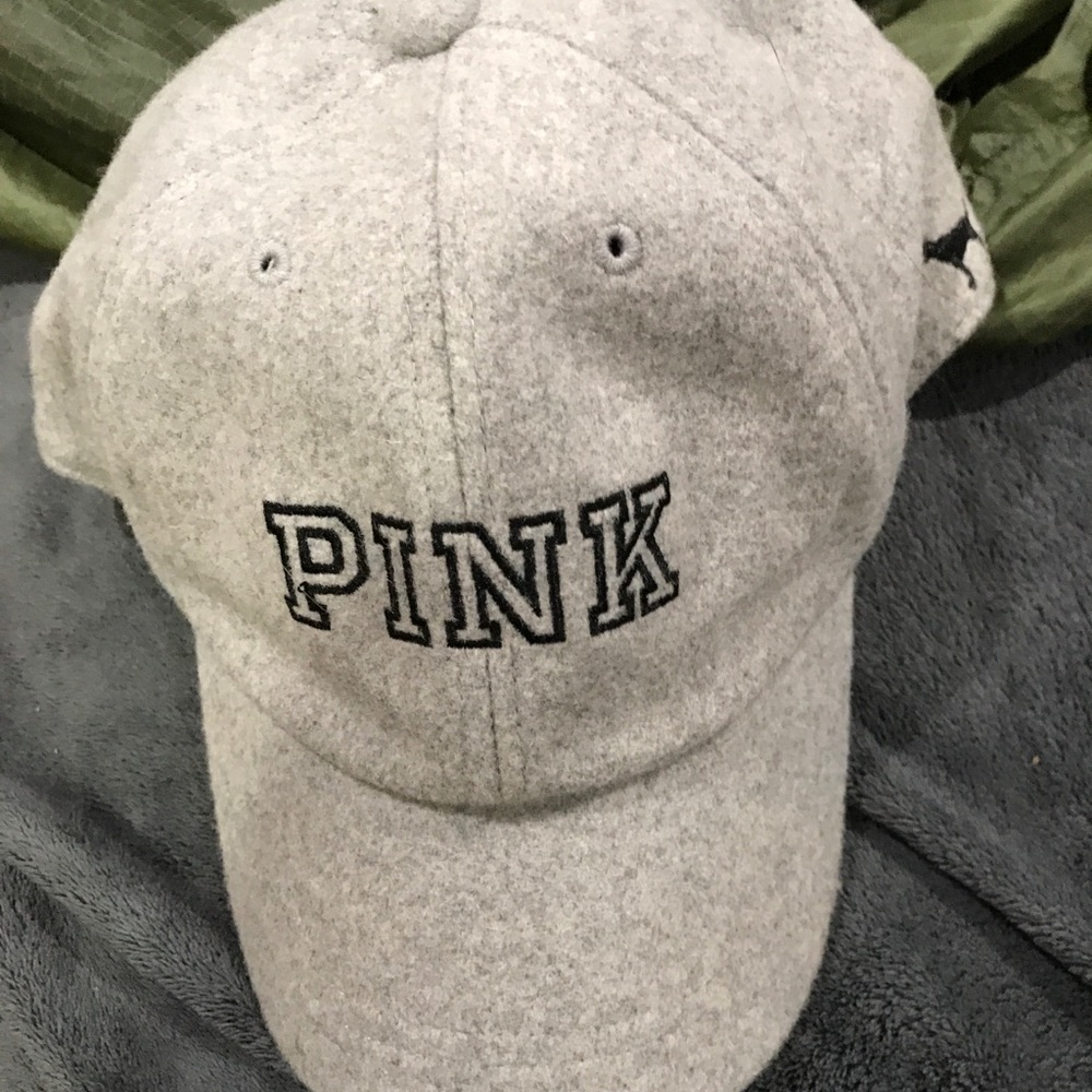 VS pink hat